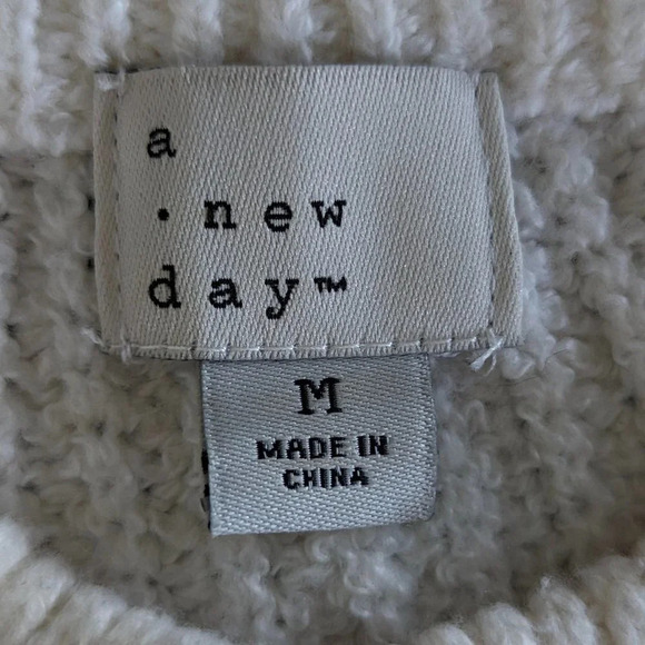 A New Day Cream Puff Sleeve Pullover Sweater Size Medium - Picture 5 of 9